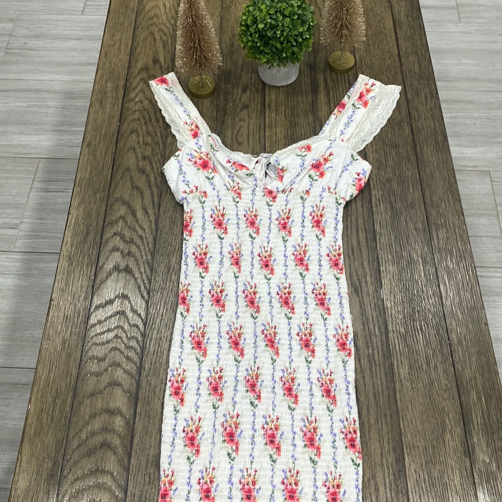 strap dress , color white with pink , the brand is Forever 21 , size is M